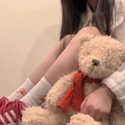 顶流女星绯闻澄清适得其反，双方工作室齐声否认，深夜持续发酵
